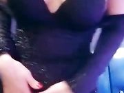 瞅着很眼熟的童颜大奶美眉撕破丝袜和粉丝炮友在KTV的沙发上啪啪-1