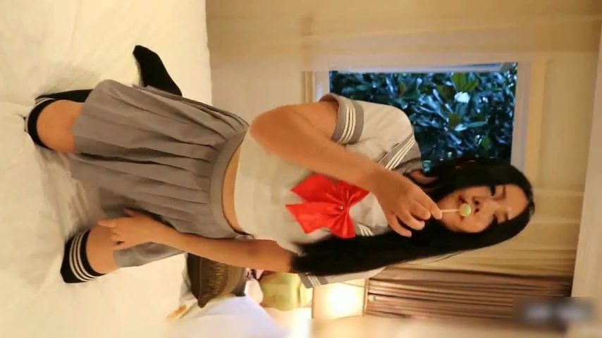 吐血推荐网络红人严佳丽超大尺度露三点激情自慰视频摸了几下屁股貌似过敏了