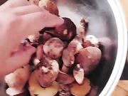 无毛白虎主播今天和男友在室内直播，日常晨炮洗漱自慰，高清露脸国语对白，