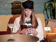 性感女郎酒吧被酒保引诱进行肛交