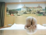 小少妇翘起大屁股对着镜头舔屌扶着腰正入抽插