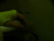 牛人潜入商场女厕侧拍近距离几个年轻美眉的逼逼嘘嘘