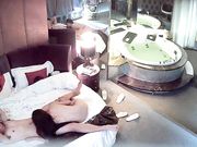 情趣酒店豪华套房水滴摄像头监控偷拍貌似很饥渴很主动的美眉上位骑坐鸡巴