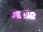 金发漂亮女郎看小电影用超长道具插自己菊花正好和闺蜜一起玩插肛插嘴