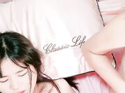 姐妹花露脸一起伺候大哥 丝袜情趣让大哥无套抽插轮流爆草 表情好骚