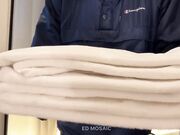 女大生想挑战3P 结果我不小心找太多人 连饭店房务人员都加入2