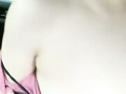 车震粉短袖翘屁股扭动手指扣弄舔逼口交