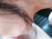 Avove无毛肥逼妹子和炮友驾车户外车震舌吻