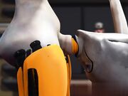 性爱机器人在科幻实验室与女性外星人做爱