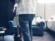 赵总寻花一线天肥逼可爱妹子沙发上掰穴抽插