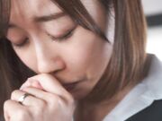 我的已婚女老板的无保护透明 T 背推动了我的理性2