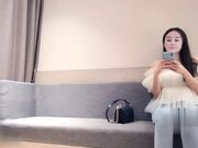 小宝寻花白衣牛仔裤甜美妹子口交舔弄上位抽插