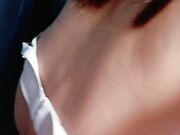 风骚小老板娘主动脱下小哥的裤子深喉大鸡巴