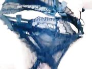 美御姐炮友不在自慰开档情趣内裤扒开骚穴假屌