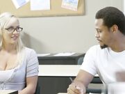 金发少女凯莉 佩奇被老师硬操菊花后入