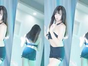 《顶流网红泄密》千元定制【咬一口兔娘】裸舞最爱还是他