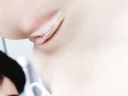 少女主动掰腿让男主舔逼干的喷水不断