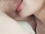 被小哥草尿的骚逼 把床都尿湿了 全程露脸吃鸡巴舔蛋2