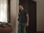 欲火中烧继妹自慰被大鸡巴哥抓到并操