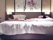 9总宝马女3P舔弄摸逼两个一起口穿上开档黑丝