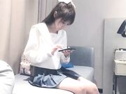 白嫩嫩妹双飞大鸡巴挨边侧入打桩呻吟不断