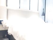 白嫩嫩妹双飞大鸡巴挨边侧入打桩呻吟不断