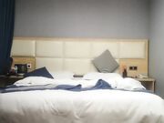 酒店迎战大胸熟女人妻 风骚水多 口交好投入这么爱鸡巴 清晰看逼淫水不少