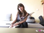 三十八岁骚妇享受儿子十九岁高中同学的大鸡巴