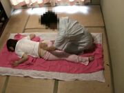 我妻子的继子嫉妒我的女儿 她和我1