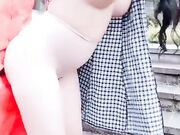 穿着黄色战袍的骚货酒店让大哥草 一边舔鸡巴一边跟狼友撩骚1