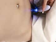 一脸呆萌网红女神 小尺度福利一波 撩起衣服揉捏柰子 多毛骚逼按摩器震动