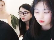 幸福老哥双飞新来00后眼镜妹子童颜大奶轮着操