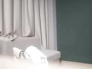 无情哈了少约了个牛仔短裙妹子 沙发上操撩起裙子摸逼