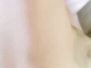 穿上黑色网袜翘起双腿揉穴 第一视角抽插 妹子很享受的样子