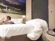 想要关灯 没门儿 这么极品的漂亮御姐关了灯 吃瓜群众还怎么看打炮戏啊