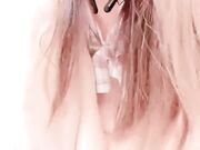 逼逼带着阴环的骚货 阴唇上还有小铃铛 看着这逼真想干她一下 道具自慰爆虐菊花