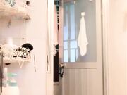 红色奶头高颜值妹子卫生间道具自慰 全裸马桶上道具JJ抽插洗澡炮友摸奶