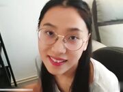 在房间学习自慰被家教老师发现往鸡鸡上挤番茄酱，吃够了就往逼里塞