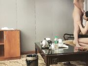 外围少妇迫不及待撩起衣服揉奶子镜头前深喉口交扶着屁股后入撞击