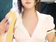 这个刮了逼毛的小骚逼骚不骚 看了才知道