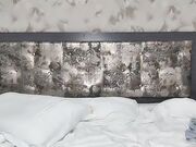 大战性感的连体黑丝美女 干一次不过瘾骗美女说没射