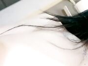 随着音乐的节拍 自己都来抖奶 掰开自己的一线天蜜穴