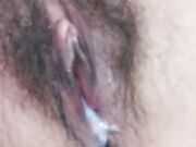 露脸长发卖力口小鸡鸡 吮吸慢慢口硬 无套啪啪后入裹着被子操逼内射