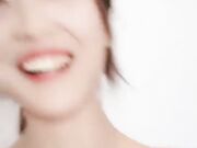 高颜值萌妹子 兜里掏出胡萝卜抽插自慰 近距离特写非常诱人