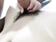 逼逼很嫩还没毛的工厂小妹约炮门口保安激情啪啪 大哥很会玩龟头不断摩擦骚逼