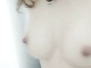 样子很清纯逼毛都长到肚脐眼了