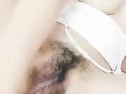 样子很清纯逼毛都长到肚脐眼了