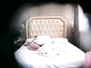 宾馆偷拍大学美女被操2次了还拉着男友继续操第三次国语