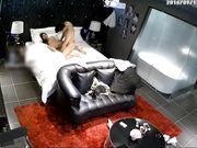 酒店偷拍长发大学美女和猛男男友开房 被操痛不让干了 男友追到洗手间继续操