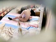 小旅馆情妇操逼前先给相好的按摩一下搞完还吃一顿